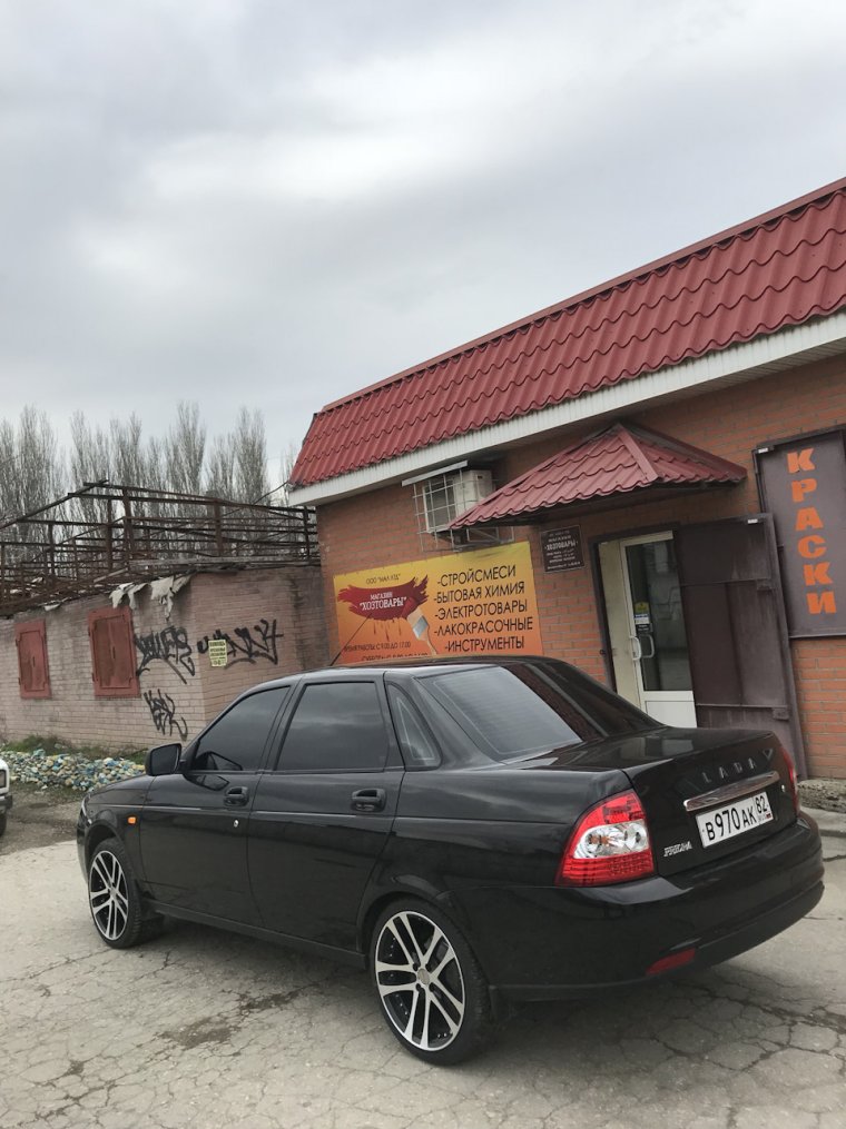 Приора хэтчбек черная р17