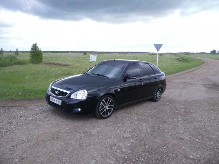 Приора хэтчбек черная 2011