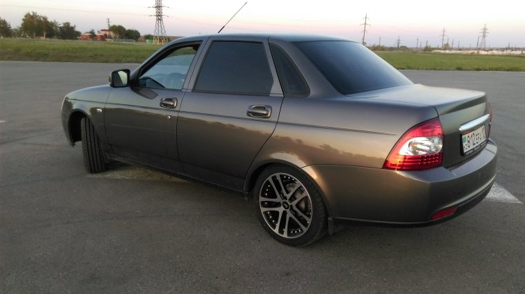 Лада Приора седан r16