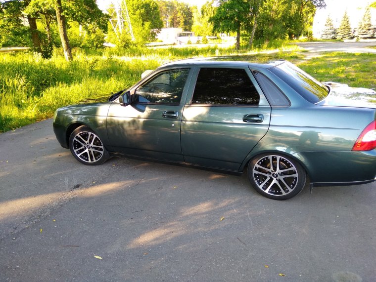 Серая Приора седан r16
