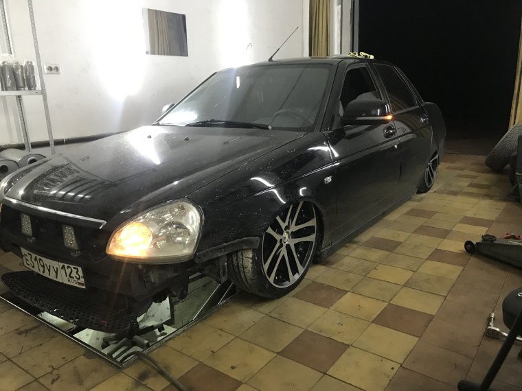 Чёрная Приора седан рельсы r17