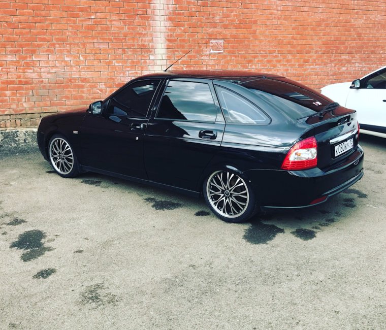 Лада Приора хэтчбек на 17 дисках