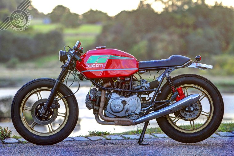 Китайский мотоцикл кафе рейсер