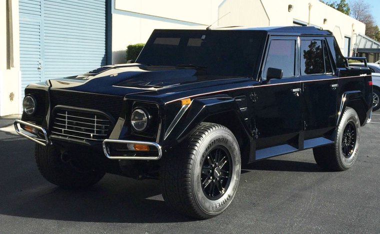 Lamborghini lm002