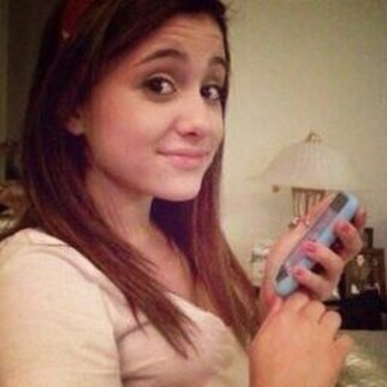 Брови Арианы Гранде 2020