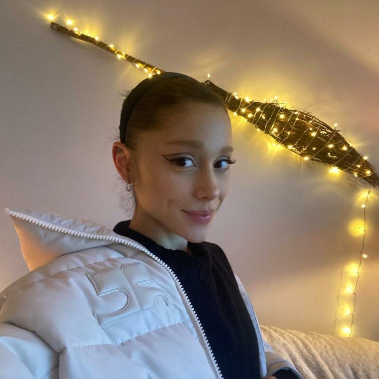 Певицы на радиостудии