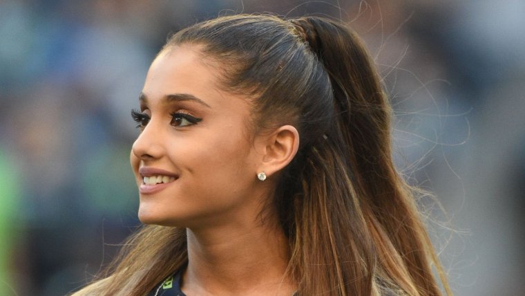 Прыщавая ариана Гранде