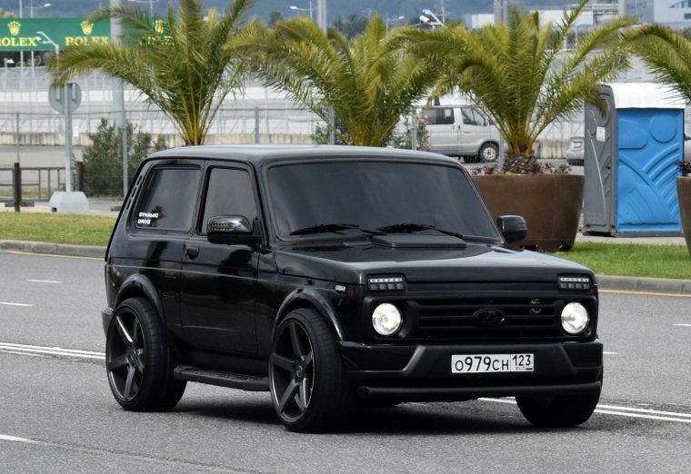 Нива Урбан черная