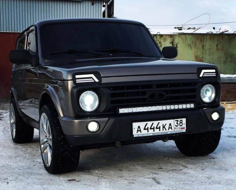 Нива 2121 Урбан черная