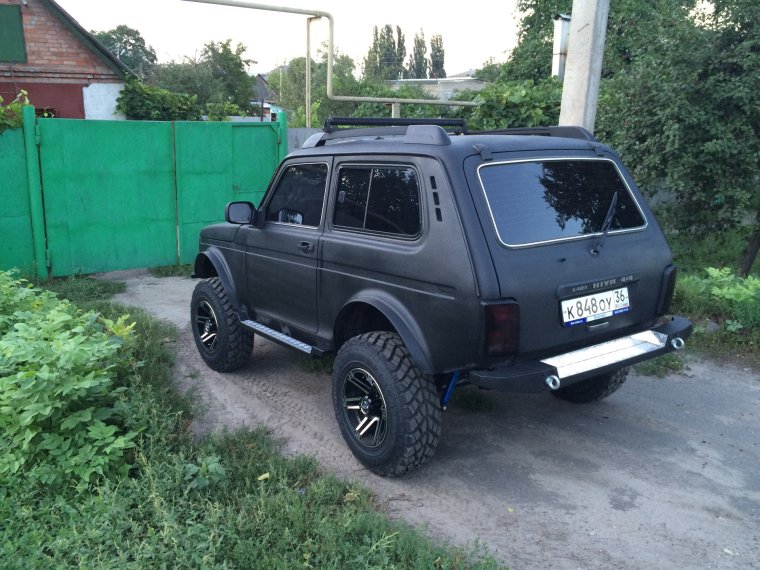 Нива 2121 черный Раптор