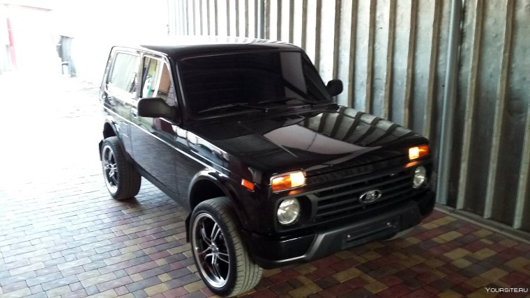 Нива Урбан Блэк