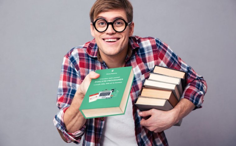 Парень в очках ботаник