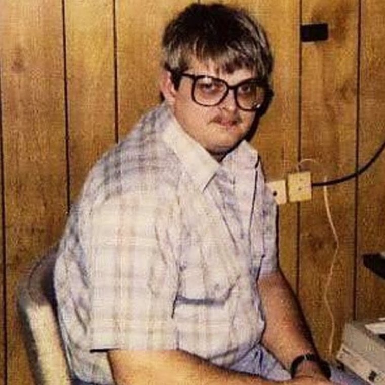 Мужчина ботаник в очках