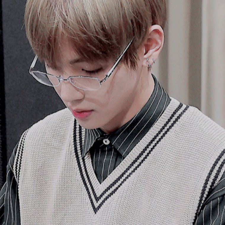 Очкарик с большими линзами