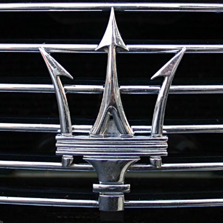 Марка автомобиля с короной