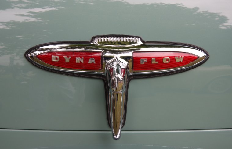 Марка автомобиля с эмблемой x