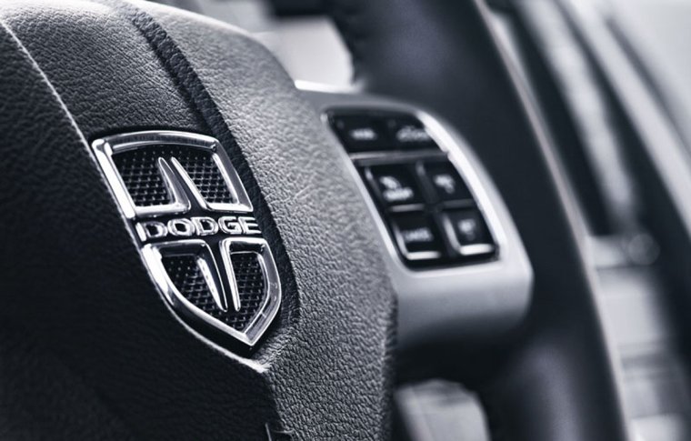 Марка машины с крестом на руле