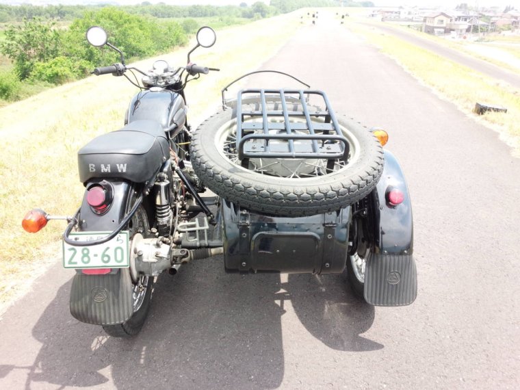 Мотоцикл Урал с коляской вид сзади