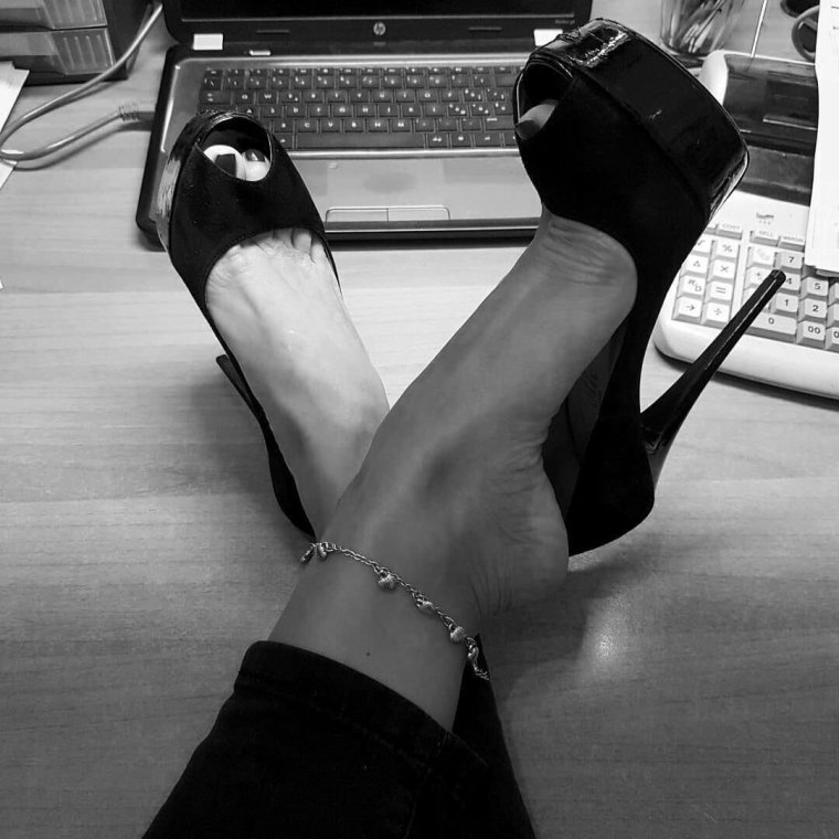 Селфи ноги в туфлях