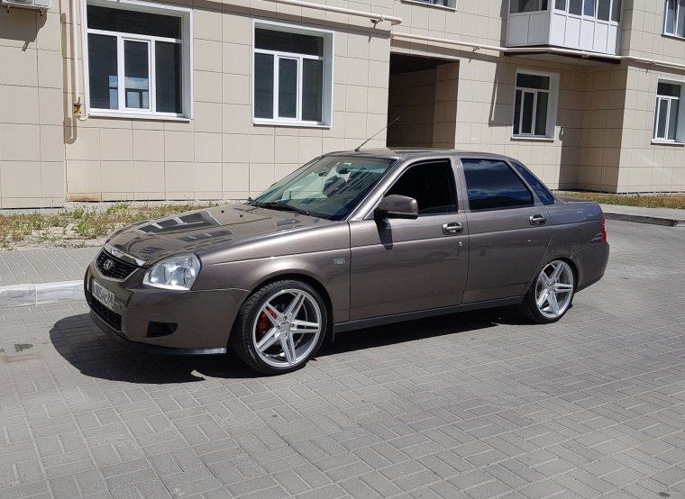 Приора на дисках слик r16