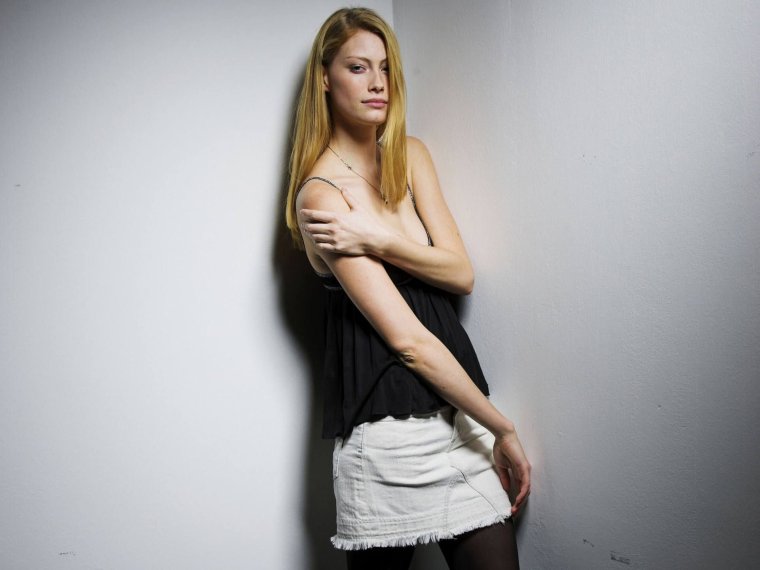 Алисса Сазерленд фото