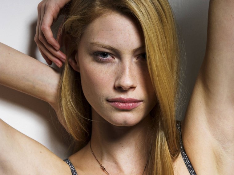 Alyssa Sutherland Photoshoot