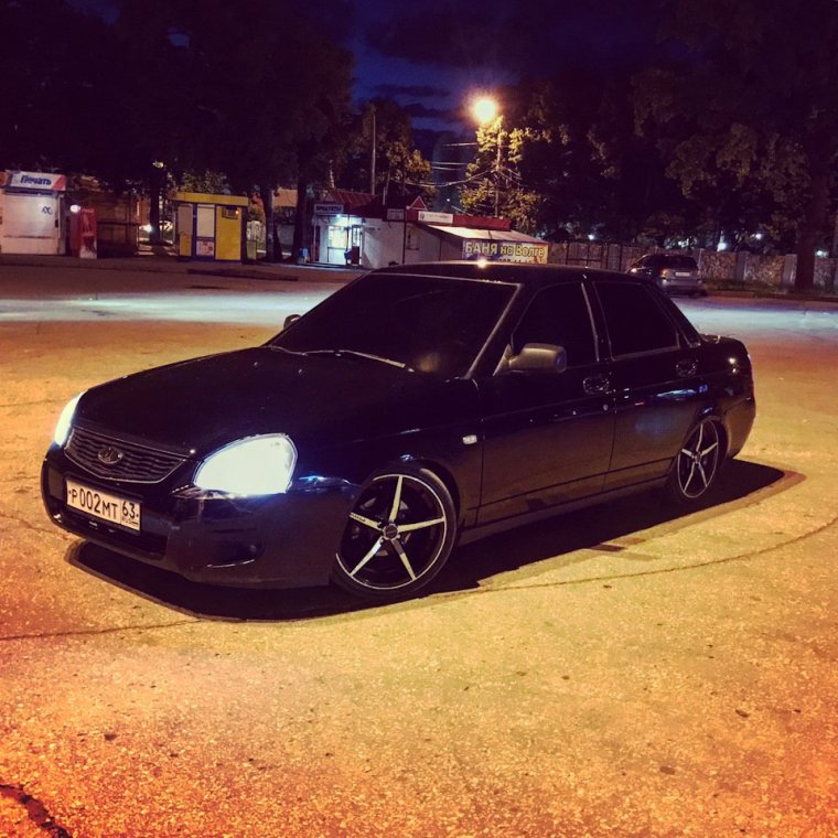 Белая Приора седан на рельсах r17