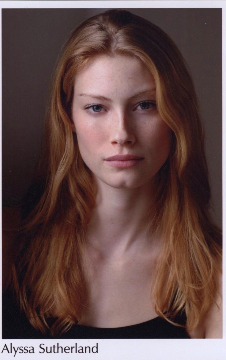 Алиса Сазерленл улыбка