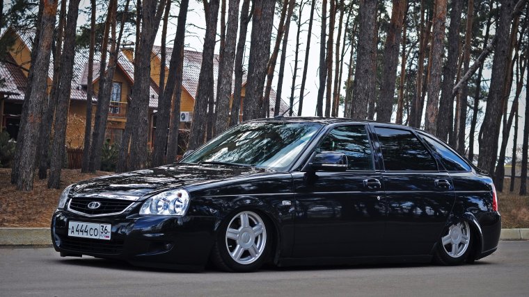 Приора седан кориандр на r16 Vossen