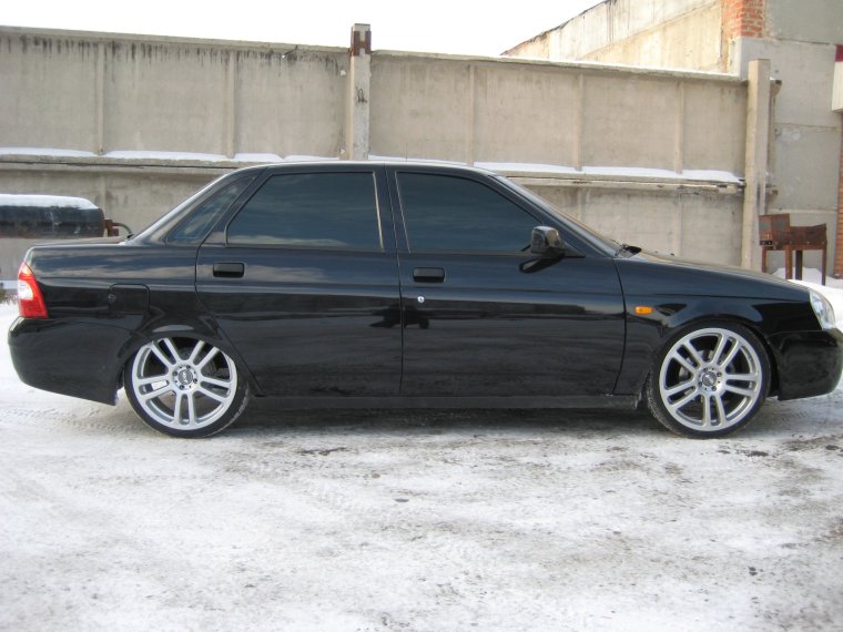 Белая Приора на Vossen cv3