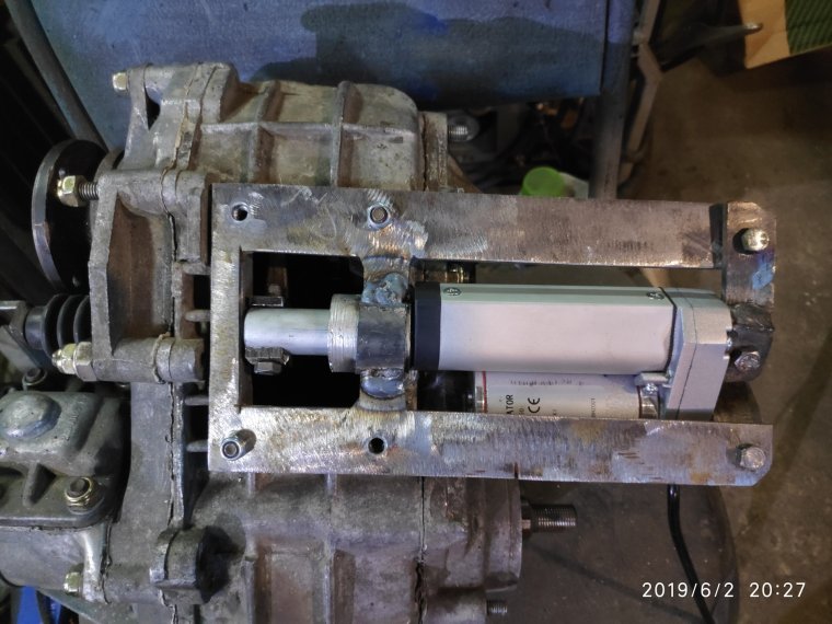 Наклейки на ниву Шевроле 4х4