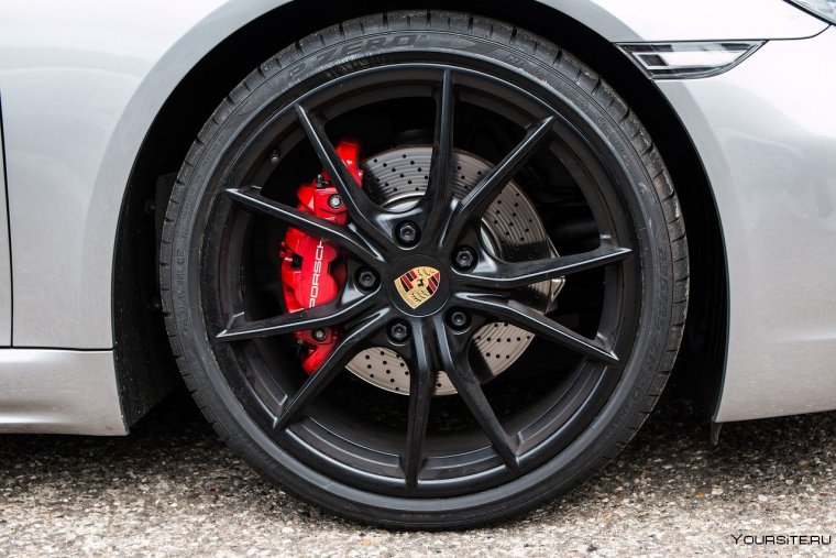 Е90 белая с красными суппортами