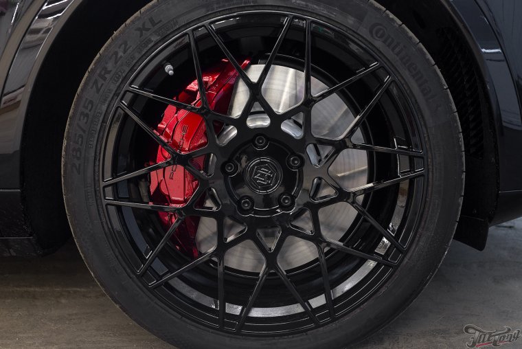 Красные суппорта Порше Кайен