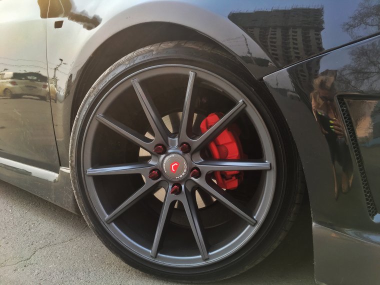 BMW g30 красные суппорта