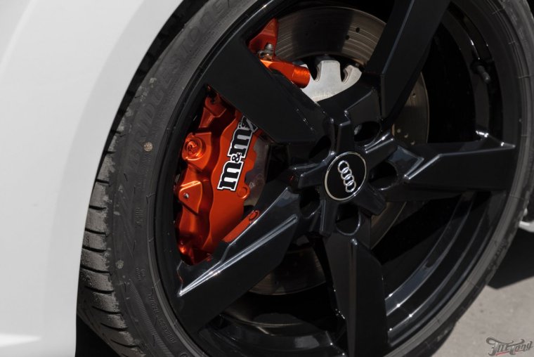 Audi a3 черные диски красные суппорта