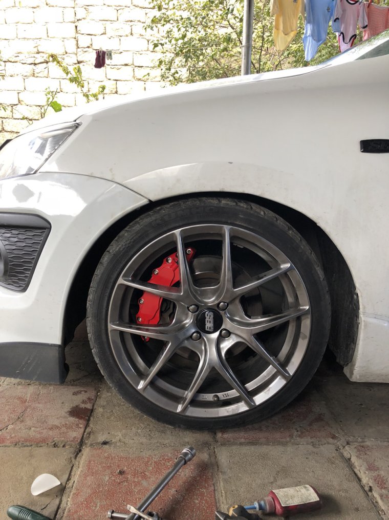 Красные суппорта на БМВ х5 е70