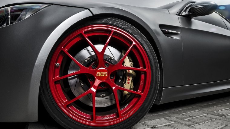 E213 красные суппорта Мерседес