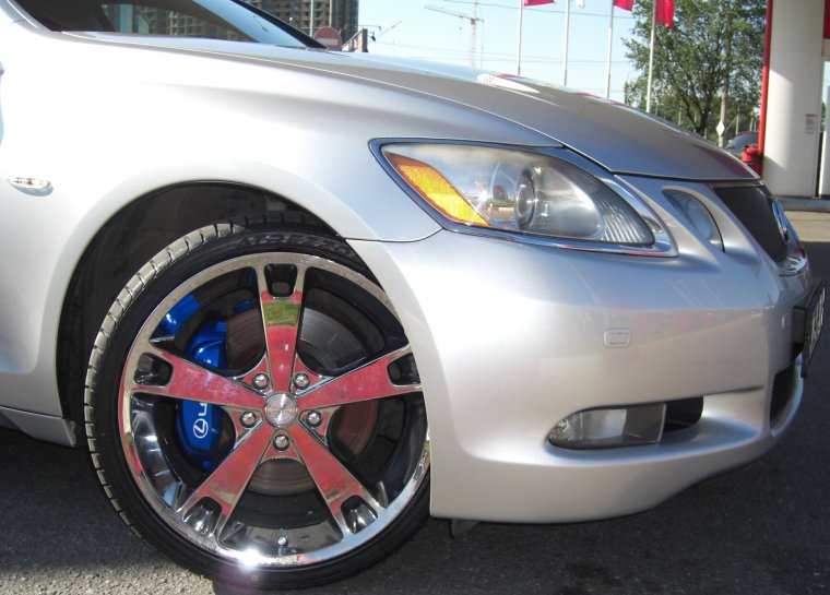 Черные диски красные суппорта w204