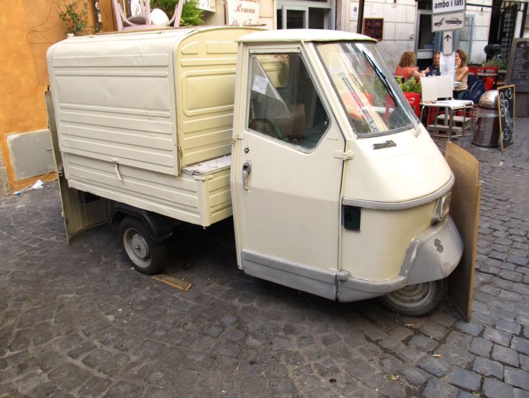 Мотороллер муравей с кабиной