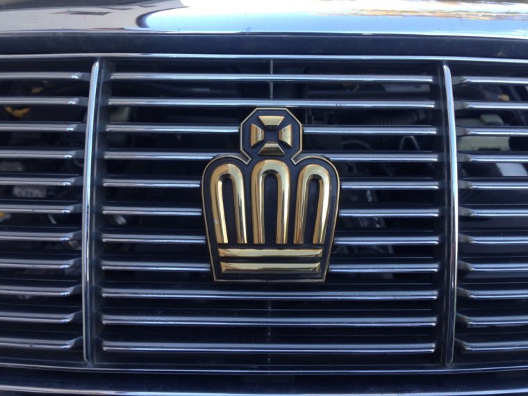 Тойота Краун значок