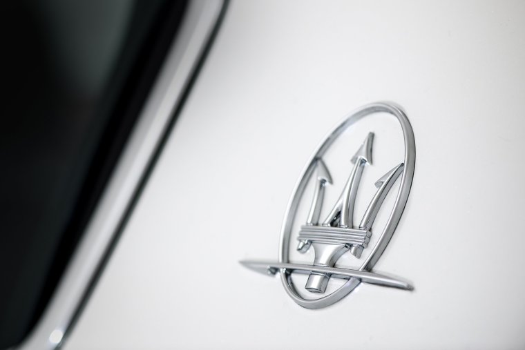 Мазерати символ