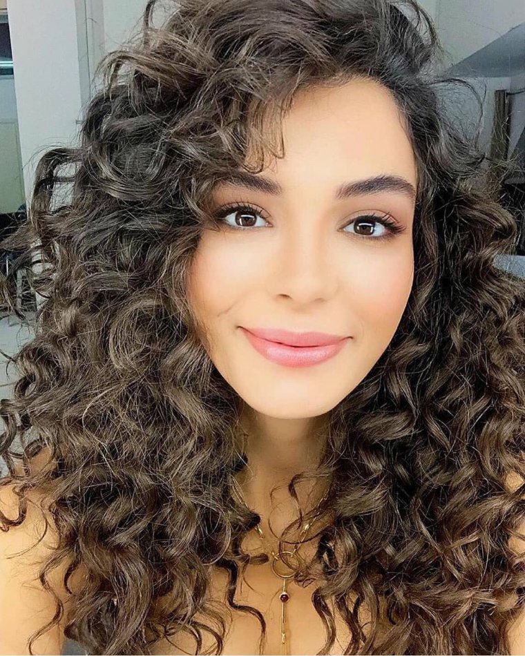 Эбру Шахин 18