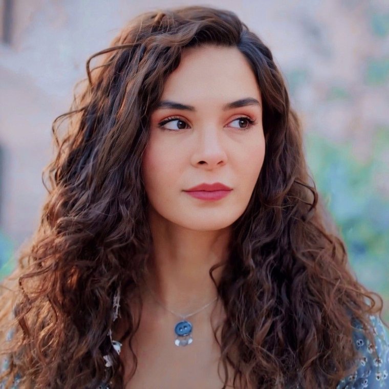 Эбру Шахин 17