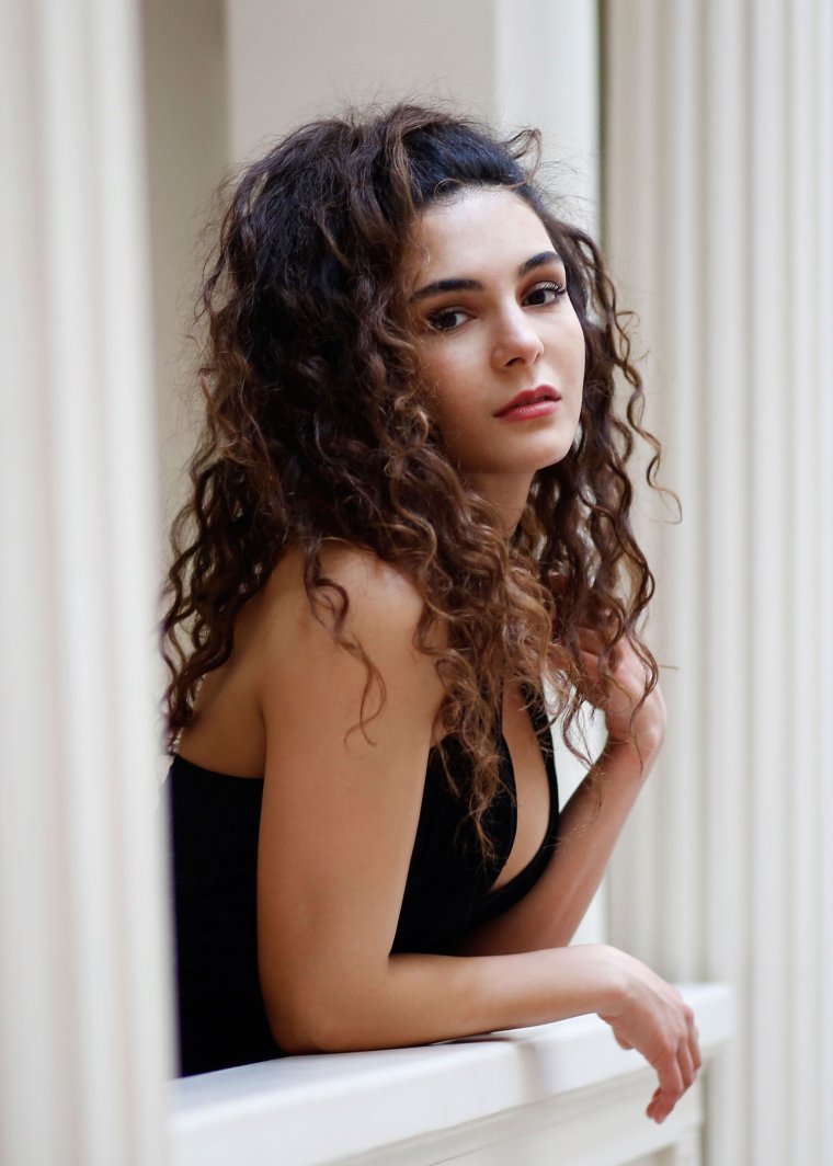 Турецкая актриса эбру Шахин