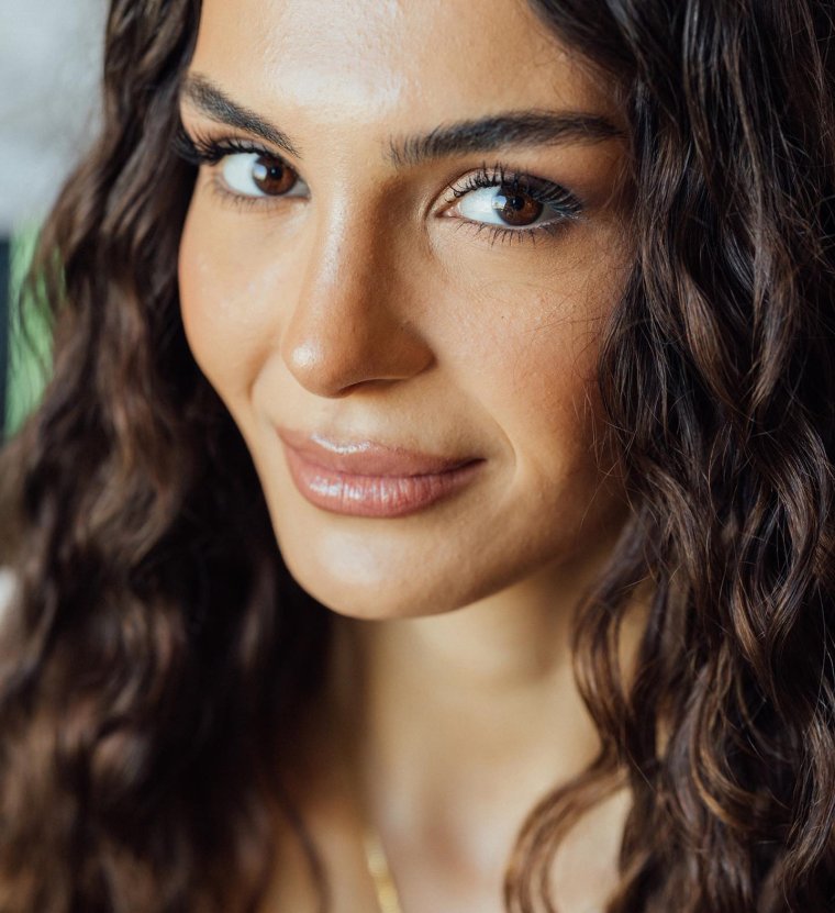 Эбру Шахин до ринопластики