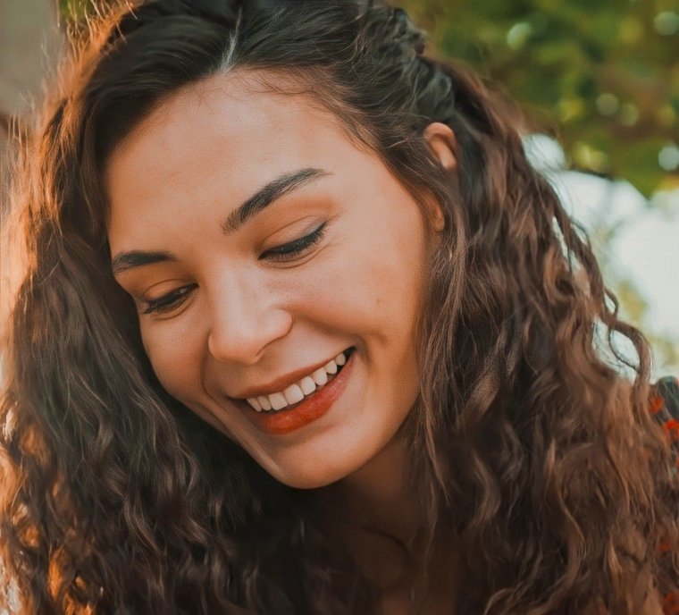 Эбру Шахин и акына Акынезю