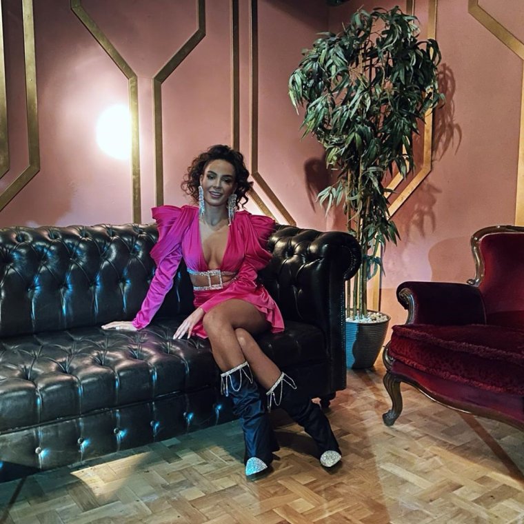 Ветреный турецкий сериал Постер обложка