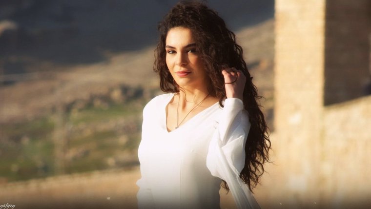 Эбру Шахин в сериале Легенда