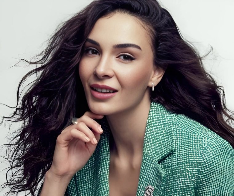 Эбру Шахин (Ebru Şahin)