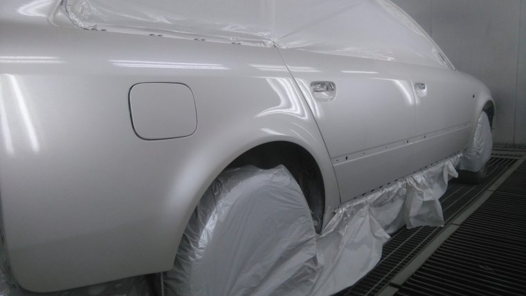 Белый металлик краска